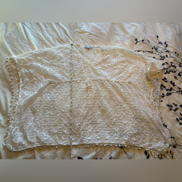 White embellished cover with scoop neck and flutter sleeves - Picture 6 of 10